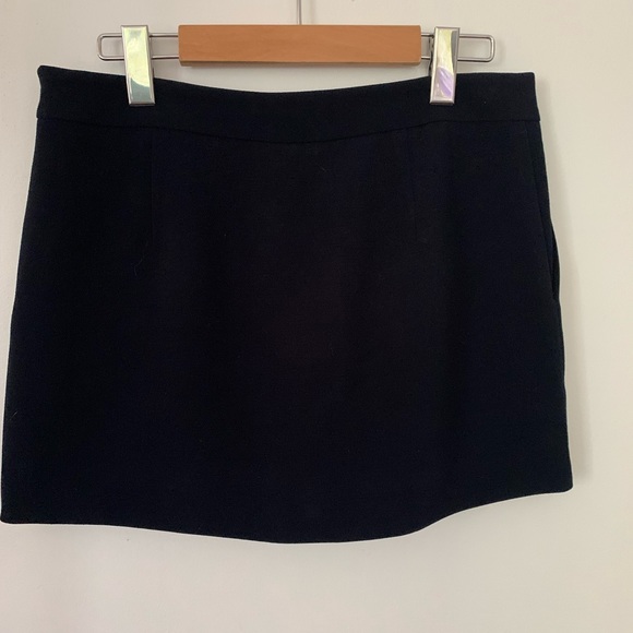 Club Monaco navy blue skort - Picture 3 of 3